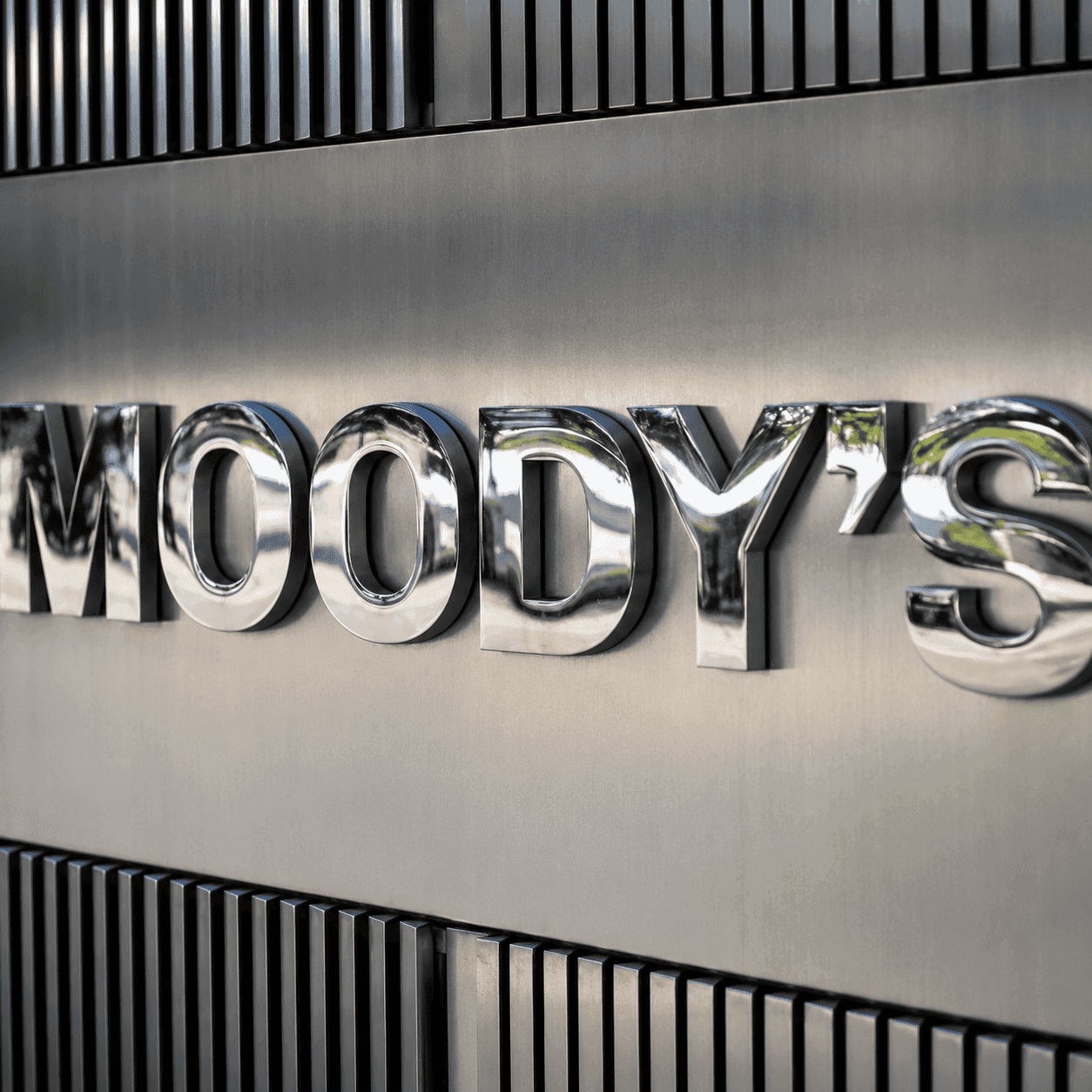 Dette publique : Moody’s pourrait abaisser la note de la France vendredi, des économistes tirent la sonnette d’alarme