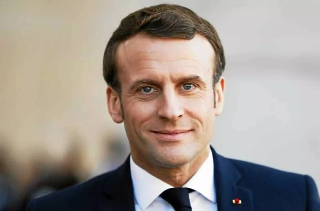 La tournée africaine d’Emmanuel Macron : un sommet sur la protection des forêts, des partenariats économiques et des mises en garde politiques