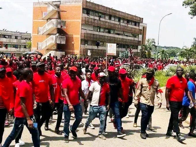 Côte d’Ivoire : La FESCI paralyse les cours dans la commune de Yopougon   pour protester contre la démolition des écoles par le District Autonome d’Abidjan