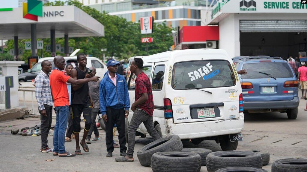 Nigeria : Une nouvelle hausse du prix de l’essence à la pompe plonge le pays dans la sinistrose