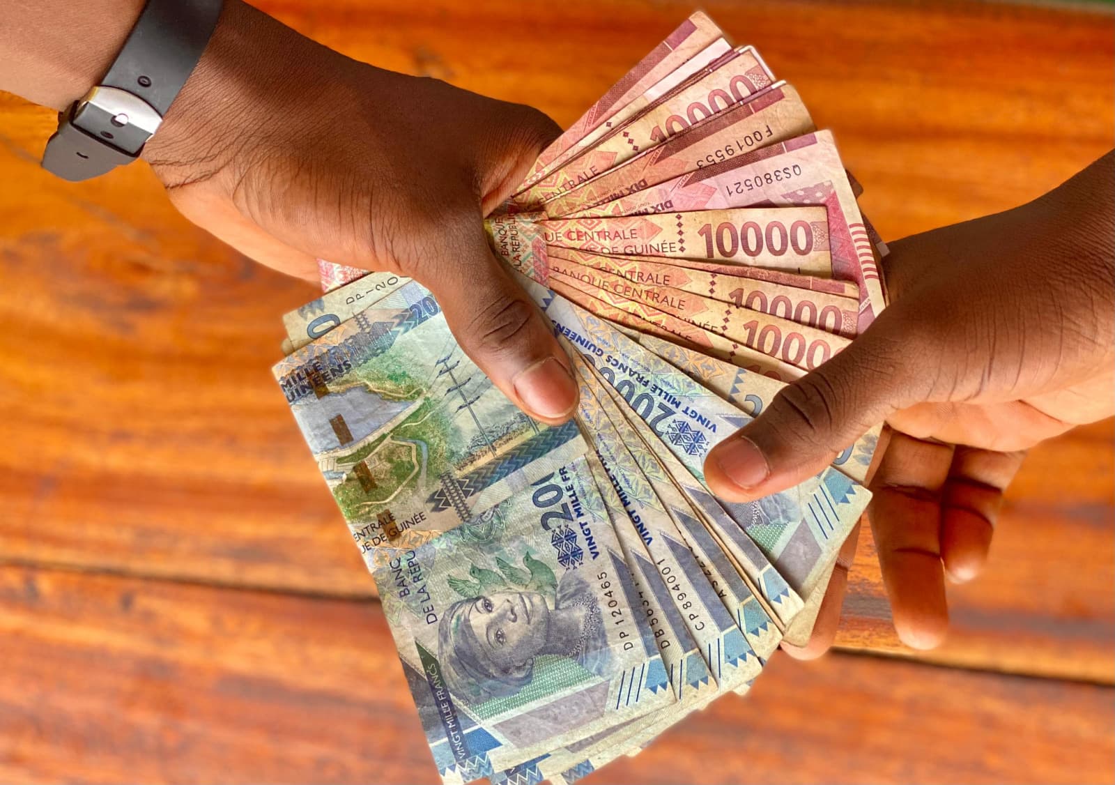 Guinée : Les banques en panne sèche, une crise de liquidités qui perturbe les activités économiques