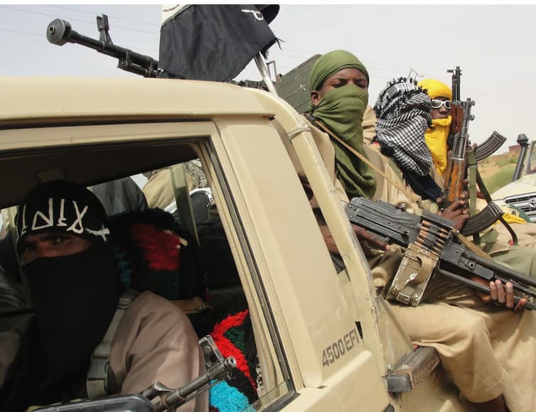 Mali : Nouvelle escalade sécuritaire, des jihadistes détruisent plus de 80 camions-citernes en provenance du Sénégal et renforcent leur blocus à Kayes