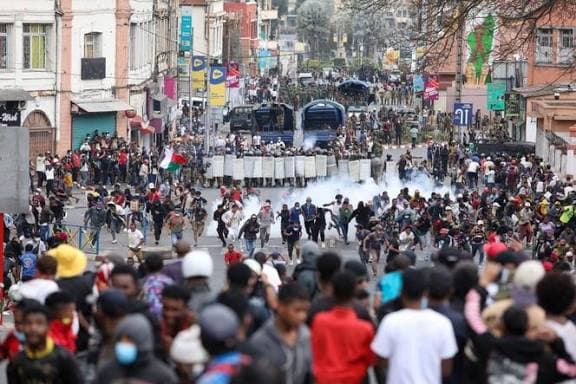 Madagascar : La fronde sociale s’amplifie, le départ du président Rajoelina désormais exigé