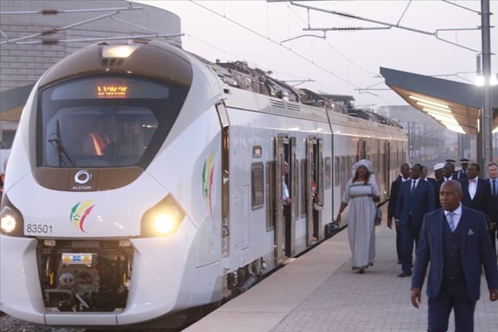 Sénégal : Face au succès du Train express régional, les autorités ambitionnent d’étendre le réseau ferroviaire au-delà de Dakar