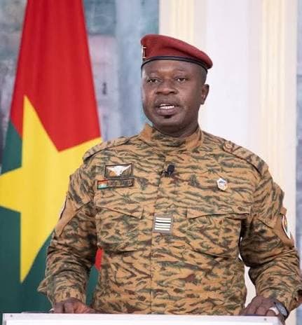 Togo : Lomé confirme avoir remis l’ex-président burkinabè Paul-Henri Damiba aux autorités burkinabè.