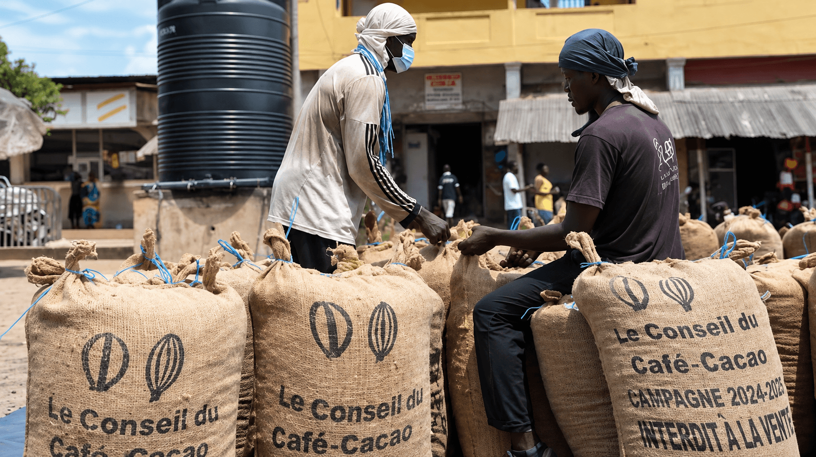 Côte d’Ivoire : Le cacao prend la route du Ghana, Abidjan veut renforcer le verrouillage de la frontière