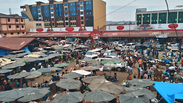 Ouganda : la banque centrale vend des devises pour défendre le shilling, malgré des taux à 12 %