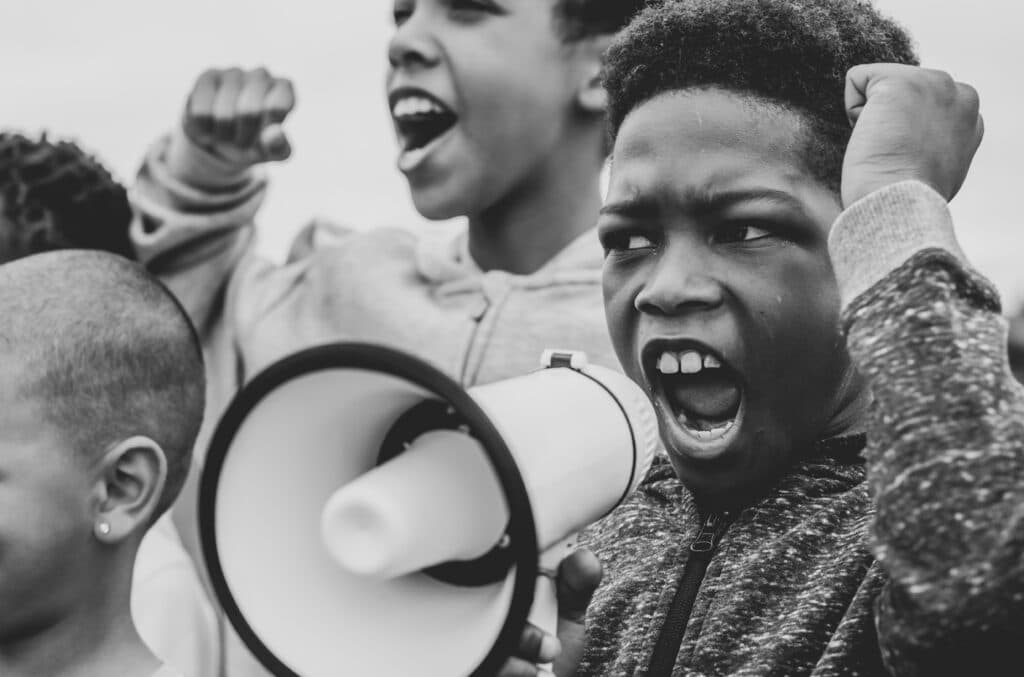 Le Sénégal en proie aux troubles : manifestations, violences et préoccupations pour les droits de l’homme