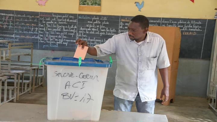 97% des électeurs disent « oui » à l’adoption de la nouvelle constitution du Mali.