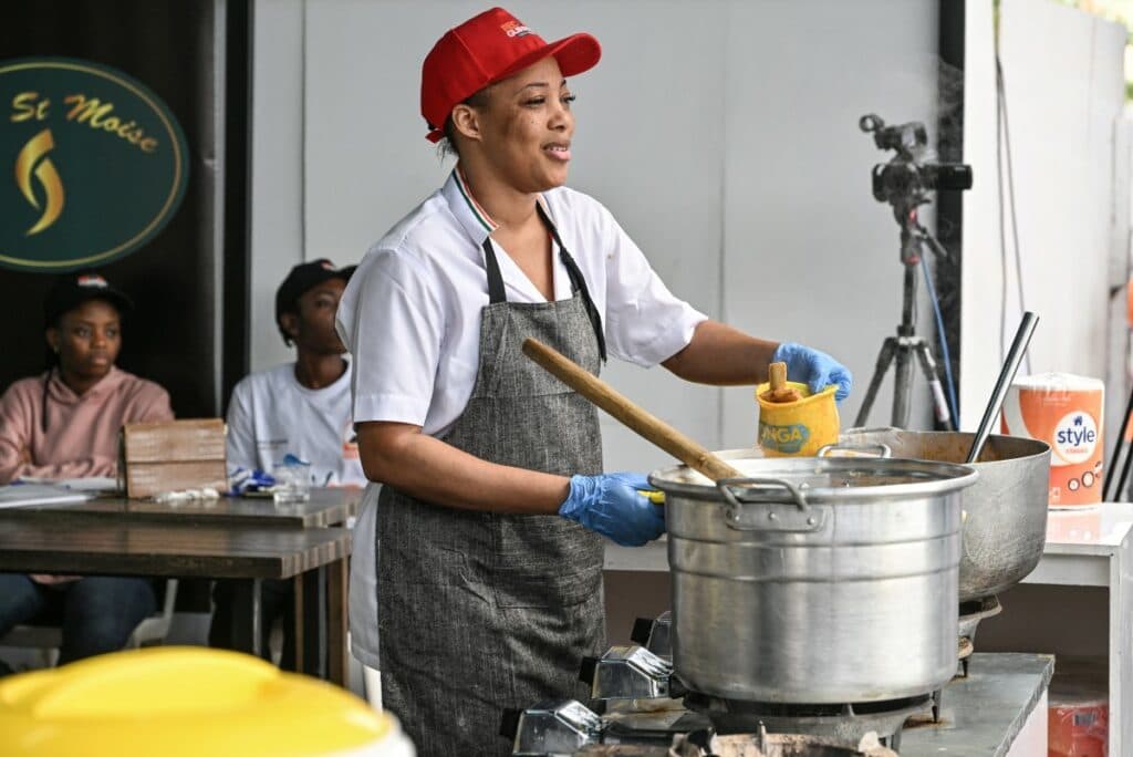 Côte d’Ivoire : Pari réussi pour la cheffe Zeinab Bancé qui établit un nouveau record Guinness du plus long marathon de cuisine