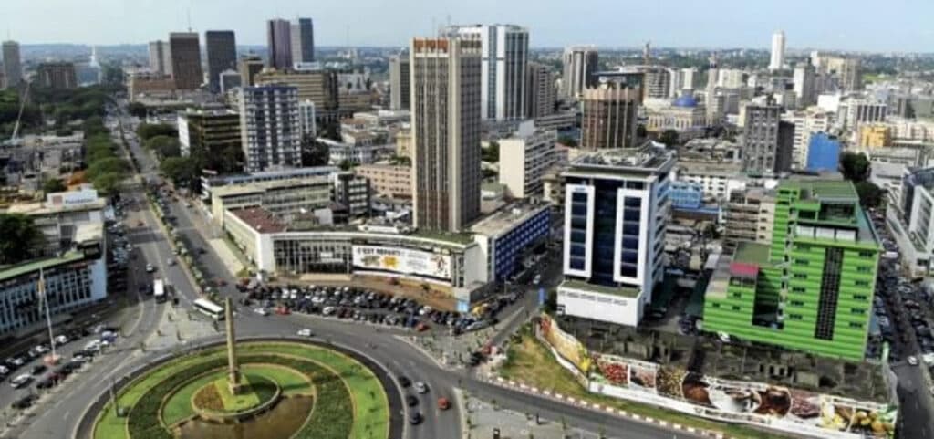 Côte d’Ivoire : L’agence Fitch Ratings maintient la note de crédit du pays à BB-, confirmant sa solidité économique
