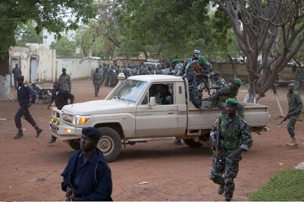 Mali : Attaque meurtrière du Jnim au camp militaire de Dioura, 41 soldats perdent la vie