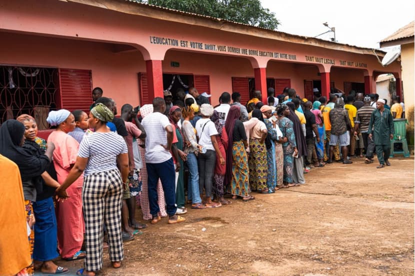 Guinée : Les électeurs attendent avec impatience les résultats du référendum constitutionnel