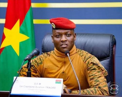 Burkina Faso : Après les partis politiques, Ibrahim Traoré durcit encore le régime, 118 ONG et associations balayées