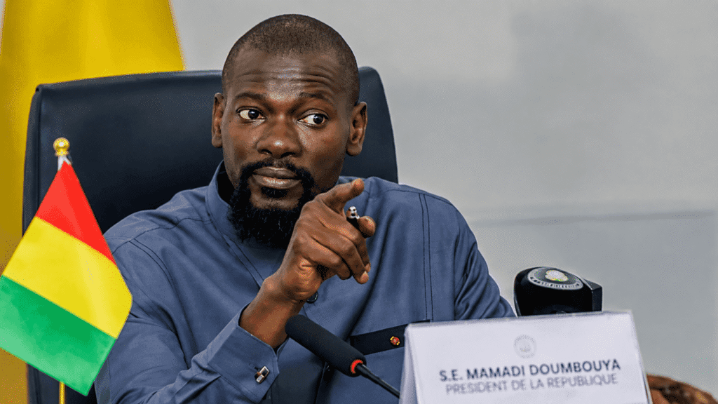 Guinée : Mamadi Doumbouya vire deux ministres du gouvernement et prévient : « contre la corruption, ma main ne tremblera pas »